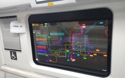 Màn hình OLED trong suốt độc đáo trang bị trên tàu điện ngầm Hàn Quốc