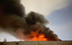 “Biển lửa” nhấn chìm nhà xưởng trong khu công nghiệp Tân Tạo