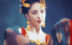 Mỹ nhân Tân Cương xinh đẹp "lột xác" thành Tây Thi quyến rũ hút ánh nhìn