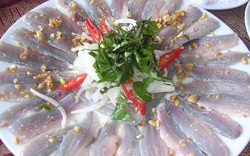 Bình Định: Thứ gỏi cá được ví như "sushi" phiên bản Việt, tươi rói, giòn tan, nồng nàn vị biển