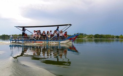 An Giang: Búng Bình Thiên huyền bí ví như Biển Hồ của miền Tây, nước xanh kỳ lạ, cá tôm vô số