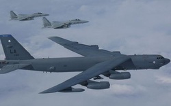 Lầu Năm Góc công bố video vụ Su-27 Nga bay cắt mặt B-52 Mỹ