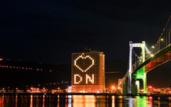 Đà Nẵng: Khách sạn đồng loạt lên đèn hình trái tim giữa mùa dịch Covid-19