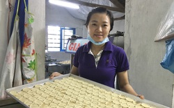 Quảng Nam: Cô nàng kỹ sư thực phẩm Đại học Bách khoa bỏ phố về làng làm thứ bánh quê