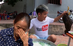 Dân mạng đề nghị Youtube xử lý mạnh tay con trai bà Tân Vlog sau clip nấu cháo gà nguyên lông