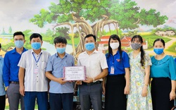 Hội Nông dân HP: Trao tặng quà cho trẻ em có hoàn cảnh khó khăn tại huyện Tiên Lãng