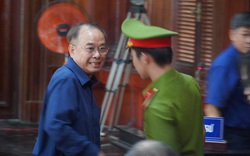 Ảnh các bị cáo trong vụ xét xử cựu Phó Chủ tịch UBND TP.HCM Nguyễn Thành Tài đến tòa sáng 19/9