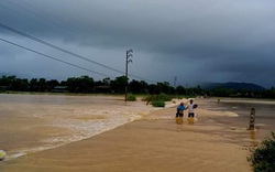 Hà Tĩnh: Hơn 23.000 học sinh Hương Khê nghỉ học do mưa lớn