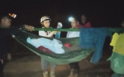 16 trai làng xuyên đêm khiêng cô gái vượt 22 km đường rừng đi cấp cứu