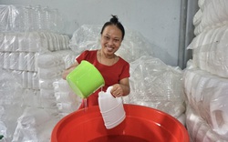 Chuyện lạ Đà Nẵng: Người đàn bà đi nhặt thứ cả thành phố vứt đi mà kiếm tiền tỷ, giúp được bao nhiêu hộ nghèo
