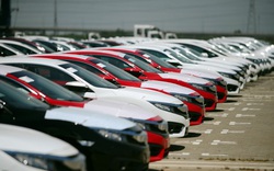 Ô tô nhập giá rẻ tràn về, xe nội tăng bán ra: Cuối năm giá giảm tiếp