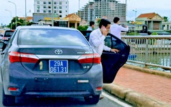 Người dân tố lái xe biển xanh đỗ trên cầu Nhật Lệ 1