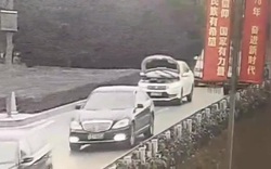 Clip: Tài xế Trung Quốc khuất tầm nhìn vẫn lái xe suốt 16 km