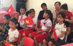 Bồi hồi lễ khai giảng tại đảo Trần, nơi có 7 học sinh và 2 giáo viên