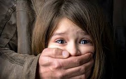 Bé gái 13 tuổi bị gã hàng xóm bắt cóc, cưỡng hiếp ngay trong ngày sinh nhật