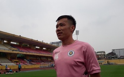 Không phải Đoàn Văn Hậu, Lê Tấn Tài khen tiền đạo "bất đắc dĩ" của Hà Nội FC