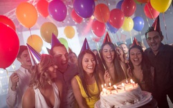 Các nhà khoa học phát hiện hát Happy Birthday có thể làm lây nhiễm Covid-19