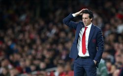 Chưa hết uất ức vì bị sa thải, HLV Emery chỉ trích Arsenal