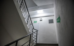 Vì sao không ai phát hiện nữ sinh bị hiếp dâm ở cầu thang bộ chung cư?