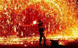 Đả Thiết Hoa - loại hình biểu diễn bắn pháo hoa cực độc đáo của Trung Quốc