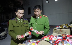 Lạng Sơn: Bắt giữ hơn 16.000 túi chân gà tẩm ướp gia vị nhập lậu 