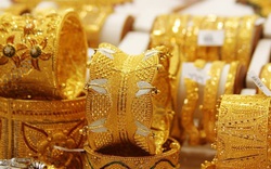 
Giá vàng hôm nay 18/1: Vàng có thể xuống 1.800 USD/ounce?