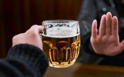 Nghiêm cấm uống rượu bia trước và trong giờ làm việc, nghỉ giữa giờ: Trước mắt sẽ xử lý theo Luật Công chức, Viên chức?