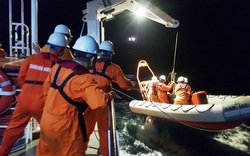 Hành trình cứu nạn tàu cá Bình Định bị gãy trục láp, 7 ngư dân "kêu cứu" trên biển