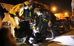 CLIP: CSGT yêu cầu đưa người bị nạn đi cấp cứu, nhiều tài xế ôtô làm ngơ