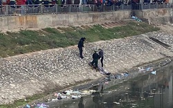 Điều tra vụ thi thể nam giới nổi trên sông Tô Lịch