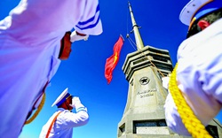 ẢNH: Lễ thượng cờ trên “Nóc nhà Đông Dương”