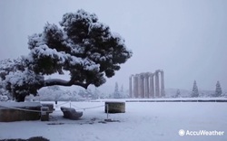 Clip: Hy Lạp chìm trong bão tuyết kỷ lục không kém gì nước Mỹ