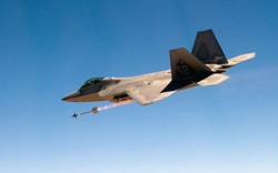 Chim ăn thịt F-22 thêm "móng vuốt" tên lửa AIM-9X lợi hại ra sao?