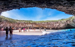 Độc đáo với thiên đường bãi biển ẩn giấu trong hang động ở Mexico