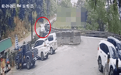 Clip nóng: Kinh hoàng khoảnh khắc ô tô lao thẳng vào vách đá, gia đình 4 người thương vong