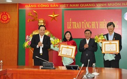 Nữ Bí thư Trung ương Đảng nhận Huy hiệu cao quý