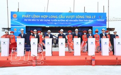 Ủy viên Bộ Chính trị Trần Cẩm Tú dự lễ hợp long cầu vượt sông Trà Lý ở Thái Bình