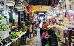 TP.HCM: Chợ Tết vắng đến mức không có khách để mời