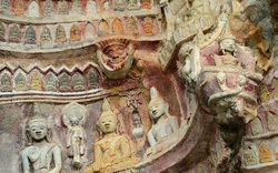 Ngỡ ngàng với Hang có hàng nghìn tượng Phật khắc trên trần