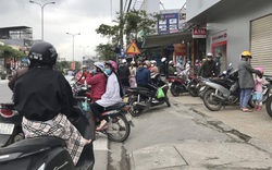 Đà Nẵng: Xếp hàng từ sáng sớm, chạy khắp thành phố tìm ATM để rút tiền