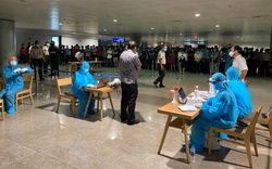NÓNG: Thêm 4 trường hợp nghi nhiễm Covid-19 tại sân bay Tân Sơn Nhất