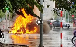 Clip: Xế sang BMW bỗng nhiên bốc cháy ngùn ngụt giữa trời mưa tầm tã