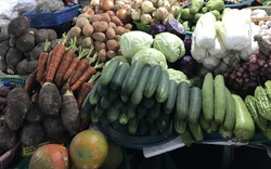Đà Nẵng: Cận Tết giá rau xanh rẻ như cho, củ quả liên tục leo thang