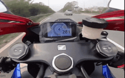 Quái xế phóng mô tô “tốc độ bàn thờ” 299km/h trên đại lộ Thăng Long nhanh chóng bị triệu tập
