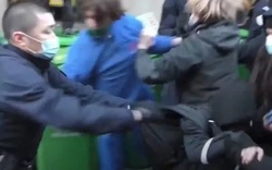 Pháp chìm trong hỗn loạn: Cảnh sát đụng độ dữ dội người biểu tình