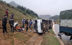 Xe tải mất lái đâm vào taluy đường khiến 7 người tử vong