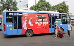Quảng cáo trên xe buýt ở TP.HCM: Sở GTVT đề xuất dừng, UBND TP yêu cầu tiếp tục