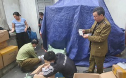 NÓNG: Bắt giữ hơn 2.000 pin sạc dự phòng giả mạo hiệu Samsung tại Hà Nội