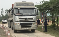 Thanh tra giao thông Quảng Bình nói gì về thông tin xe quá khổ, quá tải trên Quốc lộ 12A?