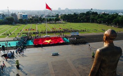Lễ thượng cờ Tiền Phong Marathon 2021: Quốc kỳ Việt Nam tung bay với khát vọng hùng cường